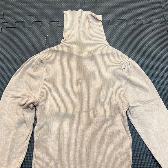 Brand new ribbed knit turtle neck - Picture 1 of 2